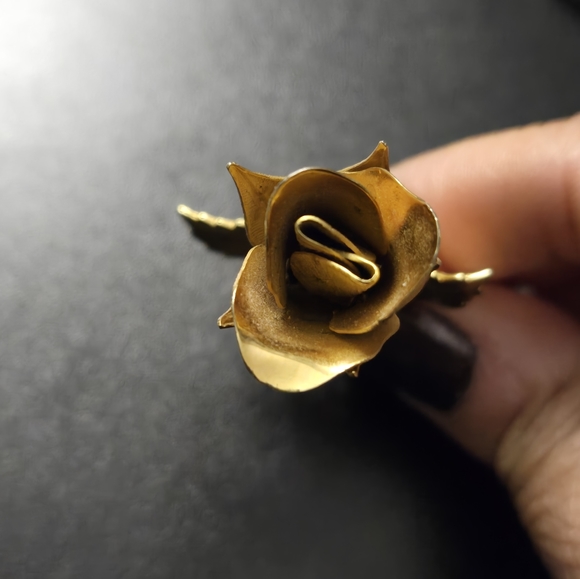 Vtg Feminine Gold Tone Rose Brooch Flower 3D Leaves Branch Stem Dainty Pin - Picture 7 of 10